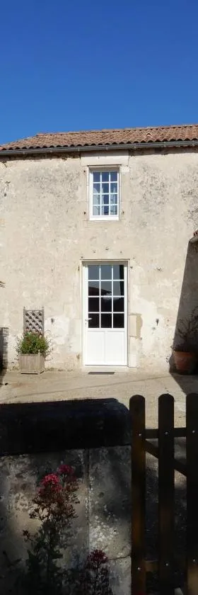La Roche des Bois, maison classée *** (8 pers)，位于Saint-Laurent-de-la-Prée的酒店