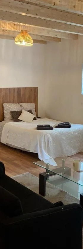 Le Chêne: Petit Chalet cosy proche de Mulhouse，位于Riedisheim的酒店