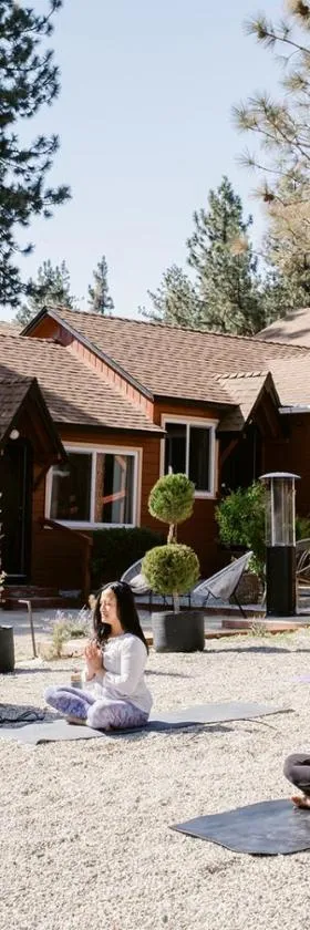 Grand Pine Cabins，位于赖特伍德的酒店
