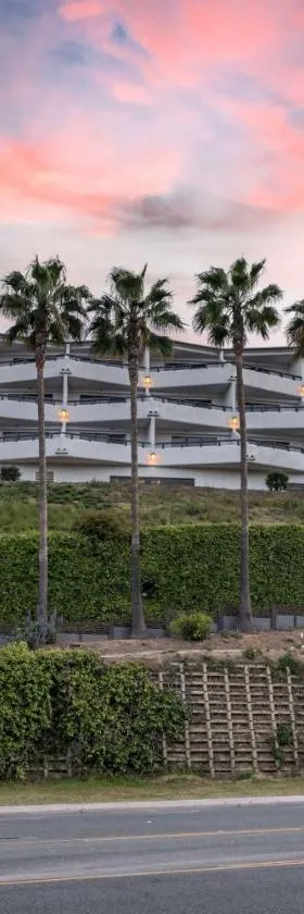 The Encinitan Hotel & Suites，位于恩西尼塔斯的酒店