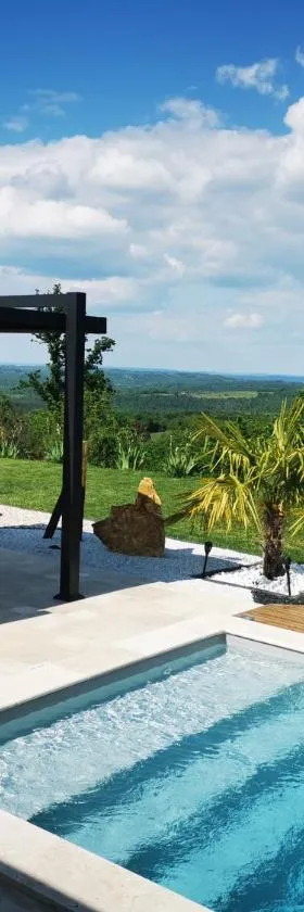 "Notre Bastide" Maison et table d'hôtes traditionnelle et végétarienne à réserver 48 h avant, Piscine, jacuzzi, Climatisation, , à 5 mn de SARLAT，位于Marcillac-Saint-Quentin的酒店