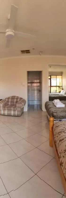 Tuggeranong Short Stay #10 - Sleeps 6，位于Tuggeranong的酒店