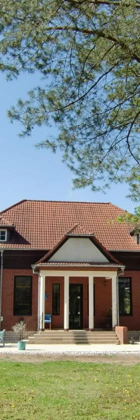 Künstler-Villa Ambrosian Apartment Magnolia，位于切别日的酒店