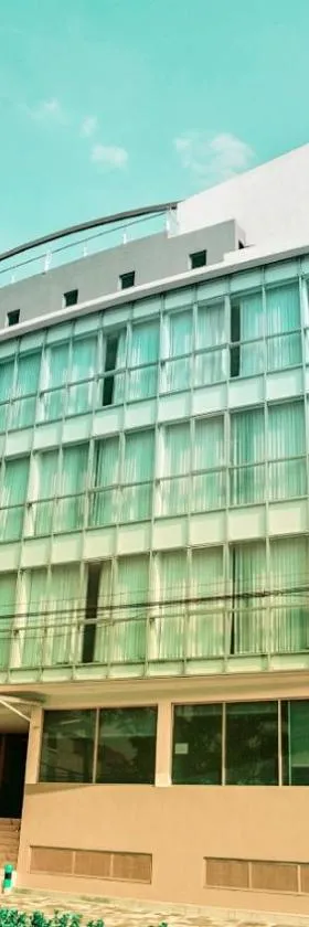 Hotel Puerto Pacifico Guayaquil Airport，位于瓜亚基尔的酒店