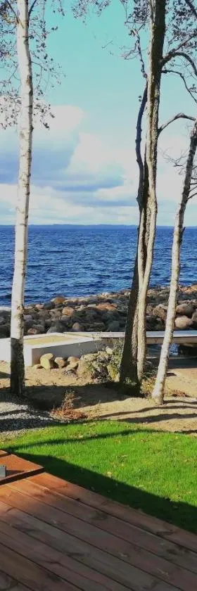 Mukava pieni 2-4h mökki min 2 vrk Saimaan rannalla, poreallas, puusauna, Wi-Fi, Smart TV, parivuode ja vuodesohva，位于萨翁林纳的酒店