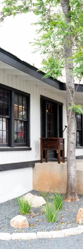 THE VAQUERO MOTEL，位于班德拉的酒店