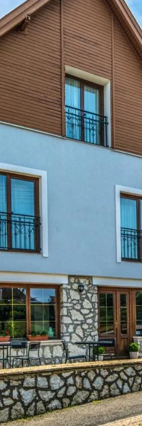 Ferrata Vendégház，位于Csesznek的酒店