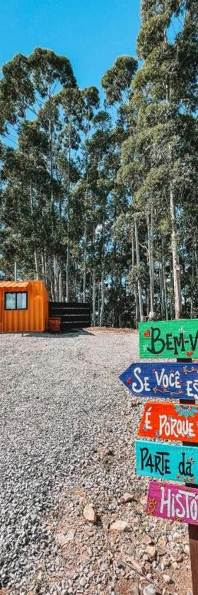 Container ABOBORA na natureza da Serra Gaúcha，位于弗洛里斯-达库尼亚的酒店