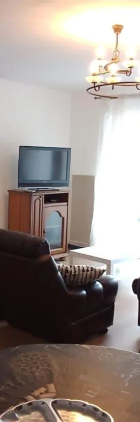 Appartement avec stationnement，位于Champlitte-et-le-Prélot的酒店