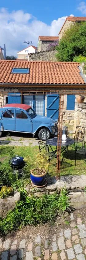 Petit gite du Bistrot d ici，位于圣萨蒂南的酒店