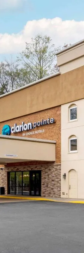 Clarion Pointe Charlottesville，位于夏洛茨维尔的酒店