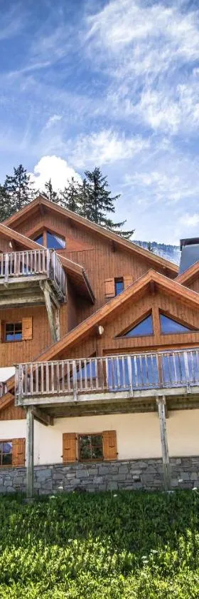 Chalet Beyond - Gelinotte，位于Oz的酒店