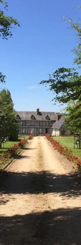 La Gloriette gîte situé Dans La propriété Dun magnifique manoir，位于Vatteville-la-Rue的酒店