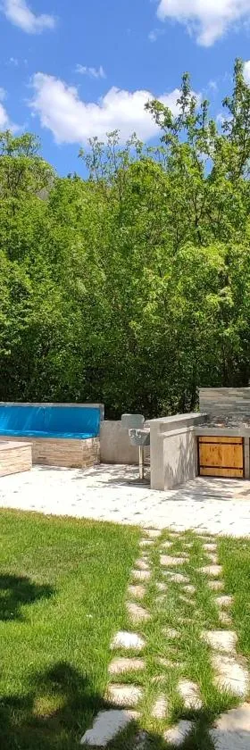 Getaway house Loko，位于特雷比涅的酒店
