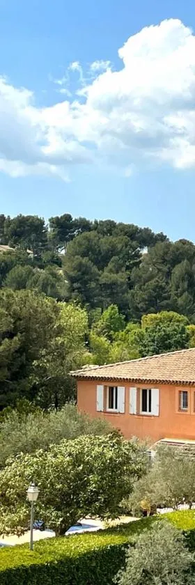 LOGIS HOTEL & RESTAURANT L'ETAPE Bouc Bel Air - Gardanne，位于布克贝莱尔的酒店
