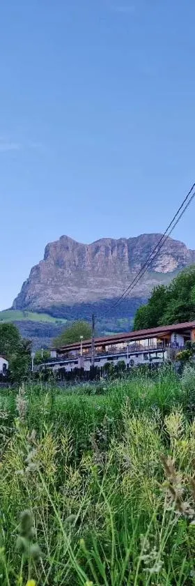 CAMPING RAMALES，位于拉马莱斯德拉维克托里亚的酒店