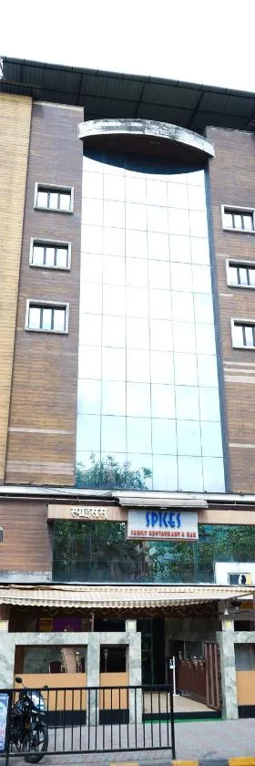 Hotel Spices Navi Mumbai，位于Ghansoli的酒店