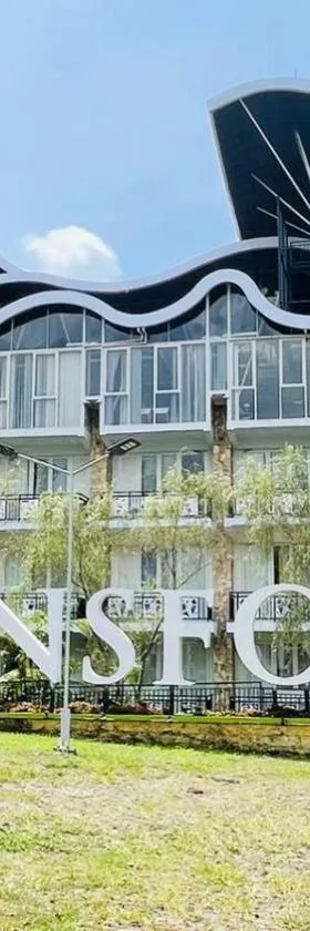 Transformer Center Hotel，位于巴图的酒店