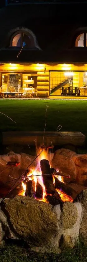 SASKI ZAKĄTEK, WAKACJE W BAJKOWYM DOMKU!!! MAZURY, SAUNA, JEZiORO, POMOST,，位于Sasek Mały的酒店