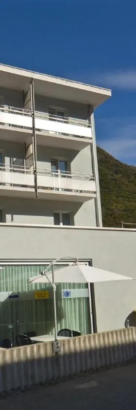 埃尔博格艾尔维泽酒店，位于里韦拉的酒店