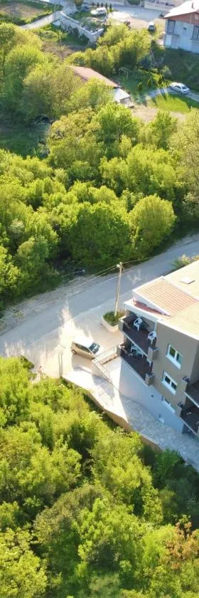 Divine Apartments Budva，位于Kukaljevina的酒店