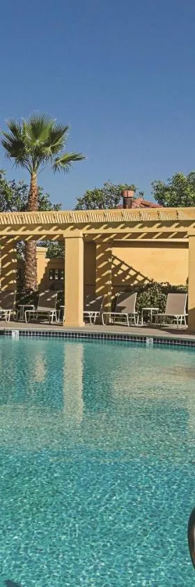 La Quinta Inn & Suites by Wyndham Ontario Airport，位于安大略的酒店