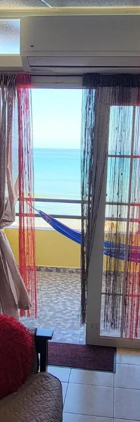 Yaeliz Front Beach，位于阿瓜达的酒店