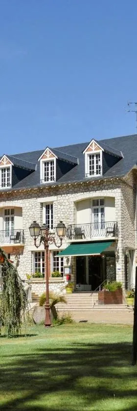 Logis Hôtel Restaurant Le Parc，位于萨勒布里的酒店