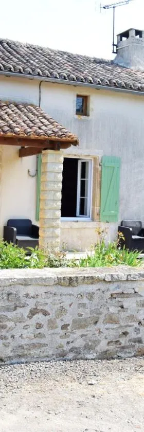 Maison charismatique à Saint-Germier avec jardin clôturé.，位于Saint-Germier的酒店
