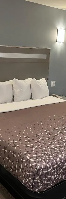 112 Motel，位于梅德福的酒店