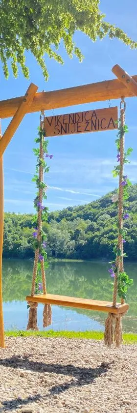 Jezero Sniježnica - Vikendica，位于Sniježnica的酒店