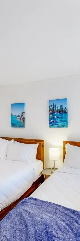 The Chalets at Kings Beach III，位于国王海滩的酒店