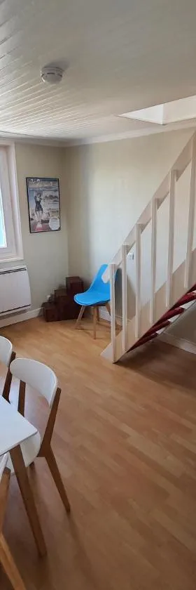 Duplex cosy à quelques minutes à pied de la mer.，位于梅尔·莱斯·拜恩斯的酒店