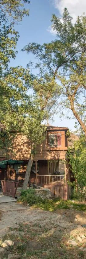 Quiet Mind Lodge, Spa & Retreat Sequoias，位于克恩维尔的酒店