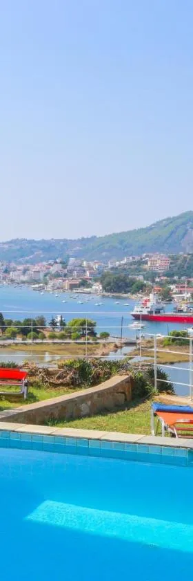 Skiathos Seaview Villa with Pool，位于Punta的酒店