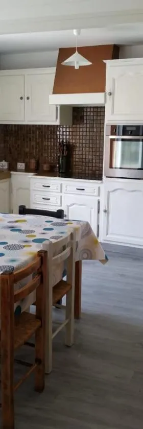 Gîte familial chaleureux à la campagne 20mn FUTUROSCOPE，位于Savigny-Lévescault的酒店