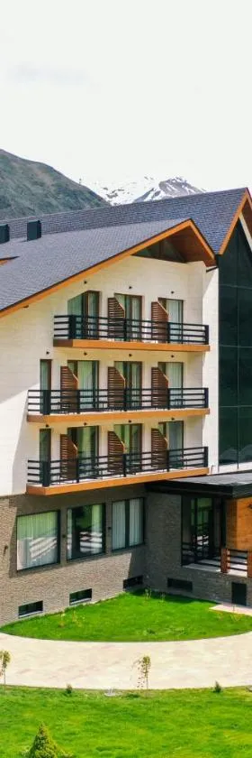 Suatis Resort Kazbegi，位于卡兹贝吉的酒店
