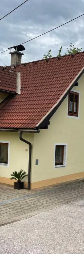 Charmantes Ferienhaus in bester Lage，位于滨湖科伊查赫的酒店