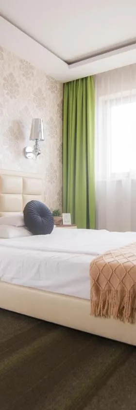 Hotel Wróblewscy，位于谢拉兹的酒店