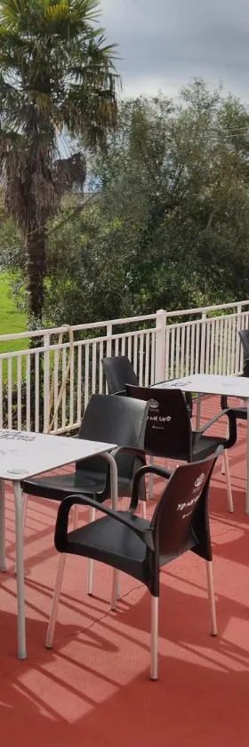 阿维尼达旅馆，位于欧德鲁佐的酒店