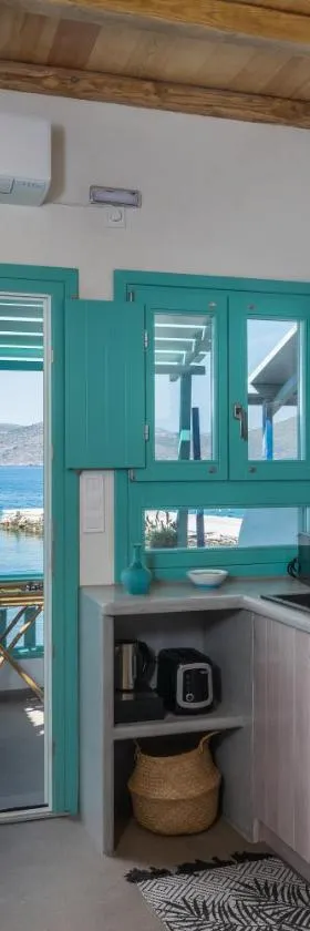 Turquoise Boathouse in Klima II，位于Klima的酒店