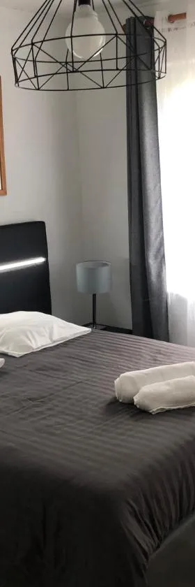 AUBERGE DE LA VOUTE，位于Chooz的酒店