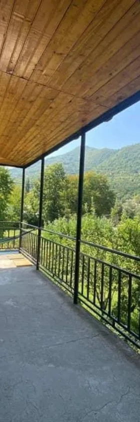 guesthouse MUKHA，位于Oni的酒店