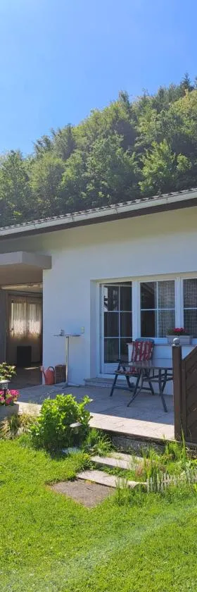 Haus beim Wasser im grünen in sehr ruhiger Lage!!，位于Willersbach的酒店