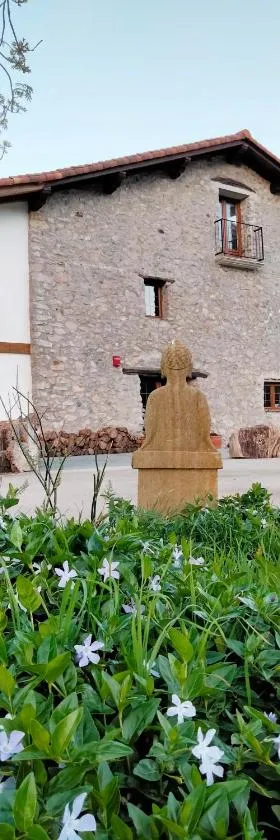 Agroturismo Erlete Goikoa -ESTAMOS EN EL CAMINO DE SANTIAGO -WE ARE ON THE CAMINO DE SANTIAGO，位于德巴的酒店