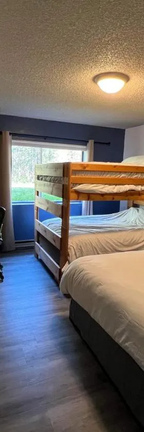 Rustic Girdwood Condo，位于哥德伍德的酒店