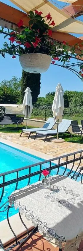Luxury VILLA LE ROSE，位于波雷奇的酒店
