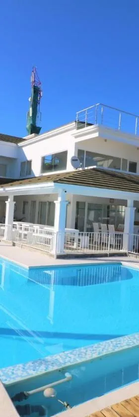 The Beach House - West Coast Mauritius，位于黑河区的酒店