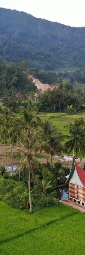 Rumah Gadang Tokama, Simarasok，位于Baso的酒店