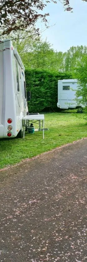 Resort & Camping - Val de Braye，位于Bessé-sur-Braye的酒店